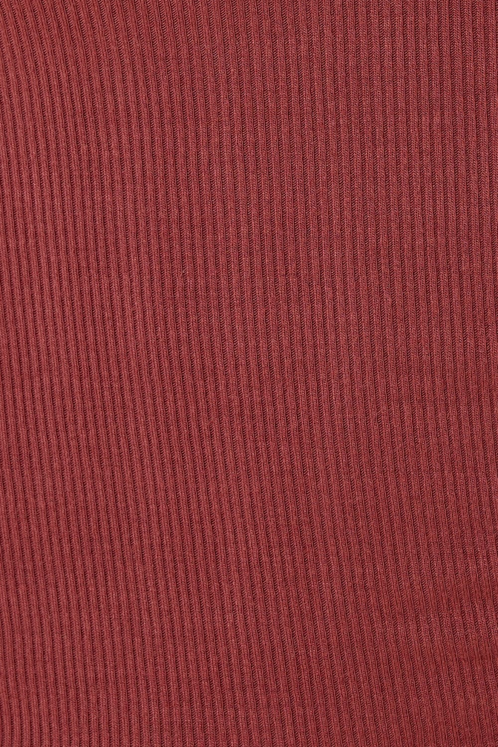 Close-up of a ribbed red fabric texture of the Athens ribbed Long pant burgundy